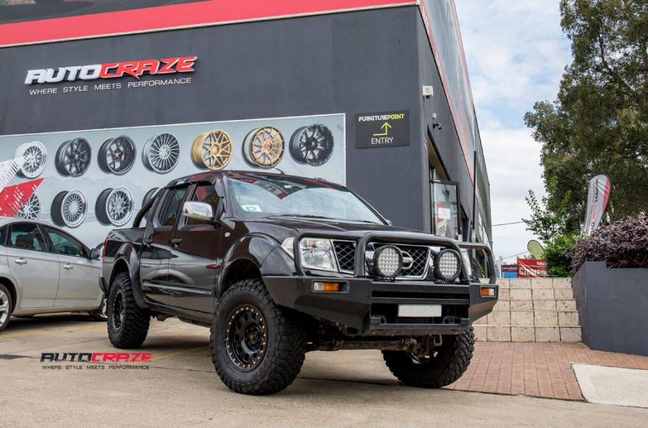 NISSAN NAVARA D LOCKER BLACK